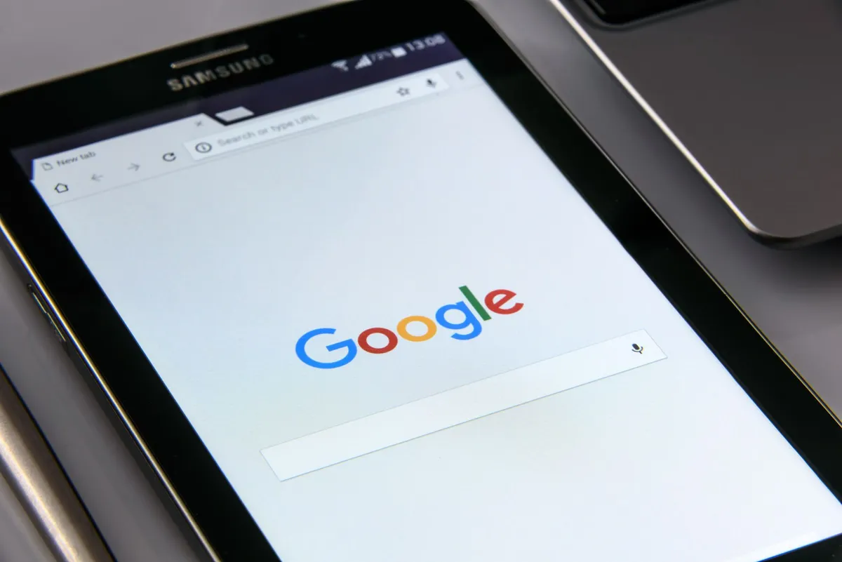 Google Mensagens Recebe Novo Design e Limitações nas Conversas Fixadas: O Que Você Precisa Saber