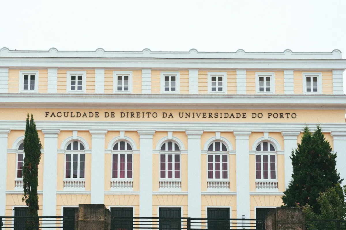 Aumento da Multa: Entenda Por Que Não Há Direito a Recurso Tardio Contra Liminar