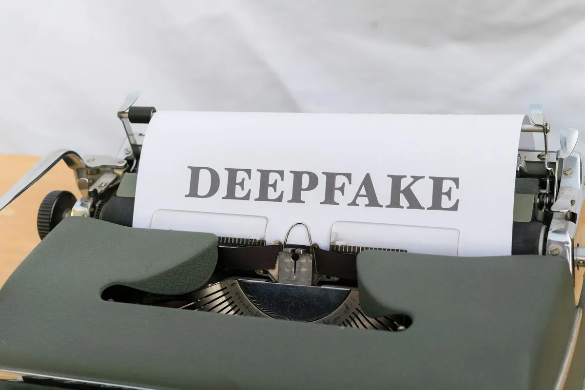 Deepfakes: 10 Dicas Infalíveis para Identificar Vídeos Falsos de IA