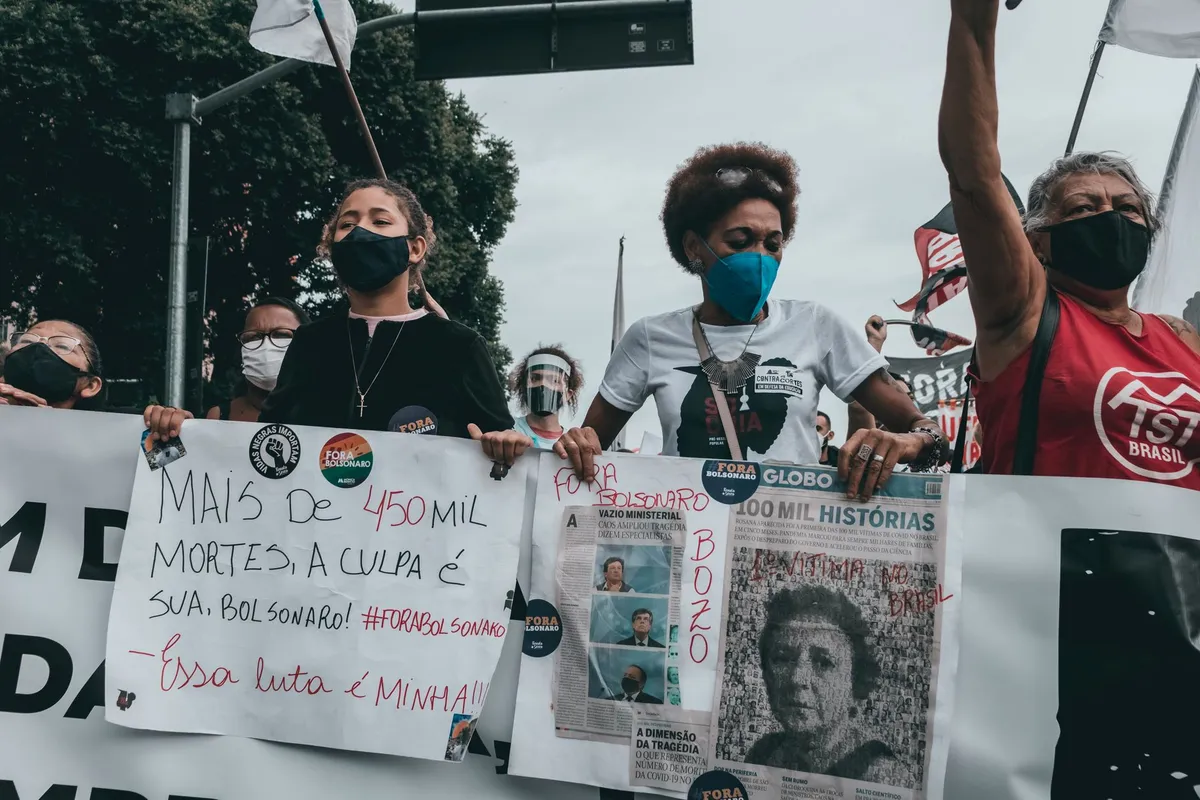 Descubra como páginas 'fantasmas' do Instagram e Facebook impactaram a política nacional