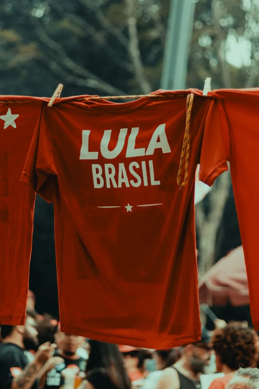 "Dá um Google" e "9 dedos": veja frases marcantes do debate Flávio x Lula