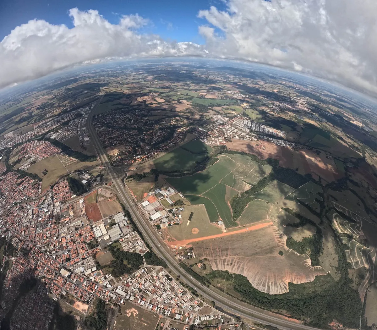 A Ascensão de Cury, Renan e Caiado: Superando Flávio no Google