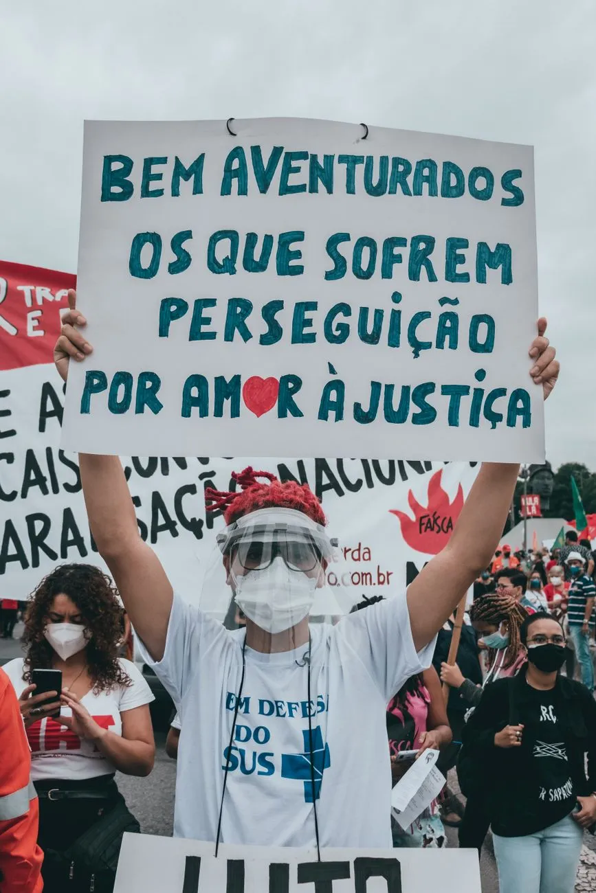 Os relatos de bloqueios políticos no Instagram: a luta pelo direito à manifestação nas eleições