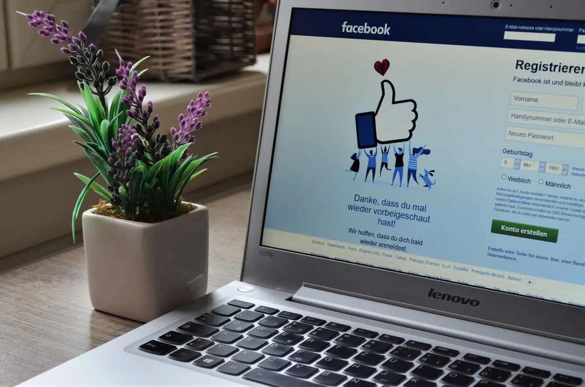 Transforme sua sala em um cinema: Como assistir vídeos do Facebook na sua TV